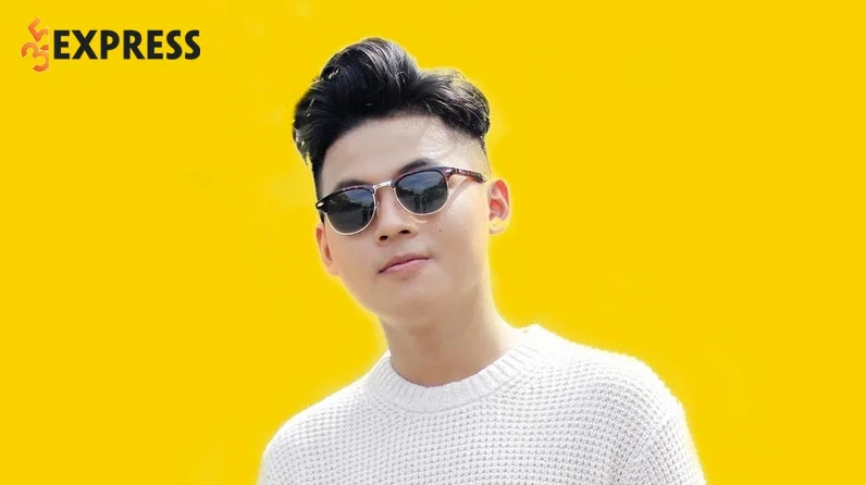 Mai Chí Công lúc nhỏ trên sân khấu'></p>
<h2>Khởi Đầu Từ The Voice Kids và Những Bước Chuyển Mình</h2>
<p>Sau chương trình The Voice Kids, tên tuổi của <strong>Mai Chí Công</strong> trở nên quen thuộc hơn. Tuy nhiên, hành trình để trưởng thành và định hình phong cách âm nhạc riêng không hề dễ dàng. Anh đã nỗ lực không ngừng nghỉ, trau dồi kỹ năng ca hát, vũ đạo và cả khả năng biểu diễn trên sân khấu.</p>
<p>Câu hỏi <strong>Mai Chí Công bao nhiêu tuổi</strong> thường được người hâm mộ đặt ra khi nhìn thấy sự trưởng thành nhanh chóng của anh. Sinh năm 2005, đến năm 2026, Mai Chí Công đã bước sang tuổi 21. Đây là giai đoạn quan trọng để anh chuyển mình mạnh mẽ từ một ca sĩ nhí sang một nghệ sĩ trẻ chuyên nghiệp, sẵn sàng đối mặt với những thử thách của thị trường âm nhạc.</p>
<p>Sự trưởng thành của <strong>Mai Chí Công</strong> không chỉ thể hiện qua ngoại hình mà còn qua cách anh lựa chọn ca khúc, cách thể hiện và xây dựng hình ảnh cá nhân. Anh bắt đầu thử sức với nhiều thể loại nhạc khác nhau, từ pop ballad nhẹ nhàng đến những ca khúc sôi động, cá tính hơn, cho thấy sự đa năng và khát khao khám phá bản thân.</p>
<p style=