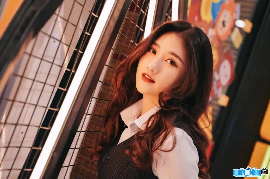 MC Linh Nắng trong một sự kiện Esports