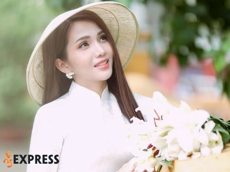 Một ảnh bìa album hoặc poster nhạc của ca sĩ Ngọc Diệu.