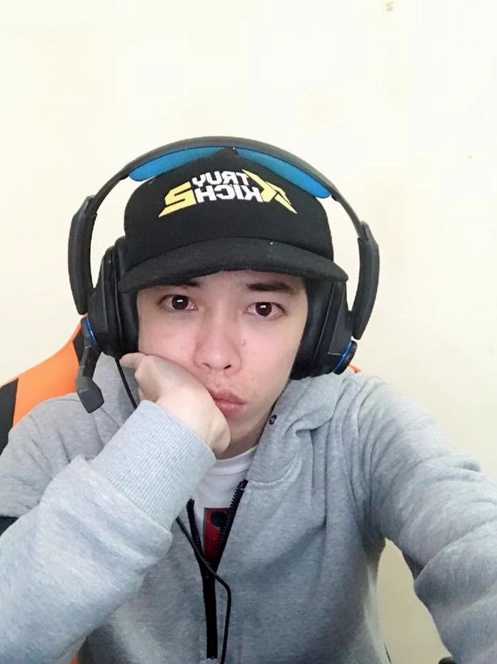 Nam Blue trong một buổi stream game