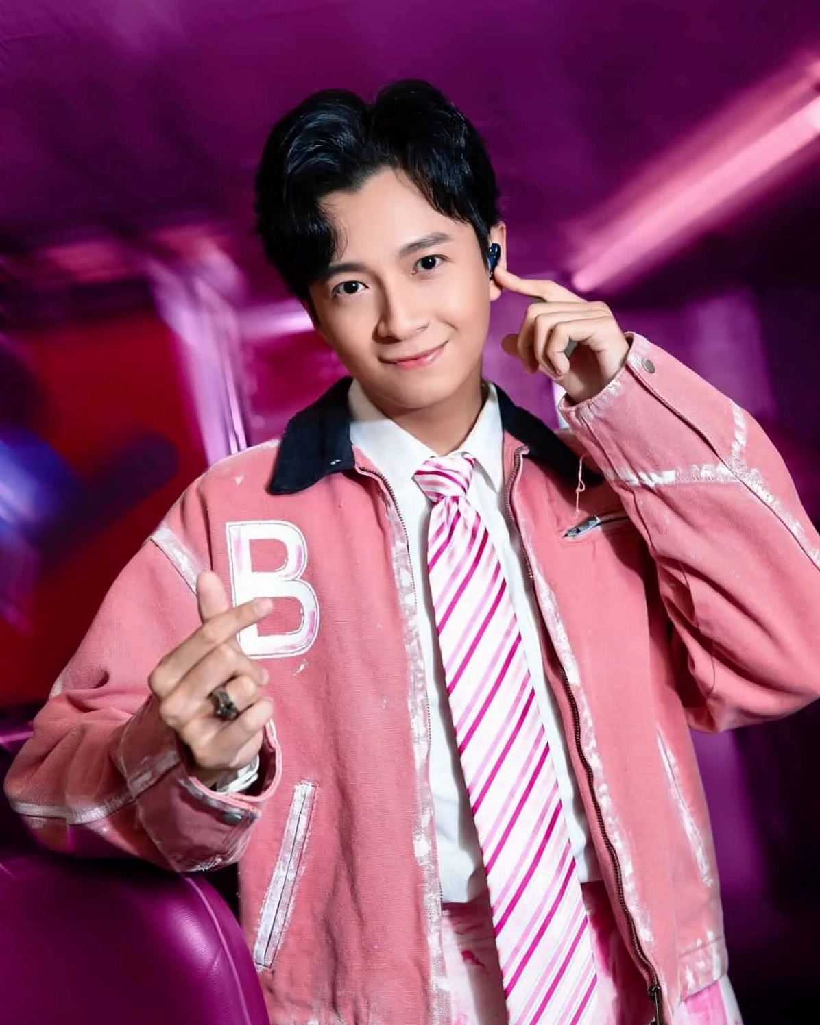 Ngô Kiến Huy: Từ ca sĩ đến diễn viên, MC đa năng showbiz Việt