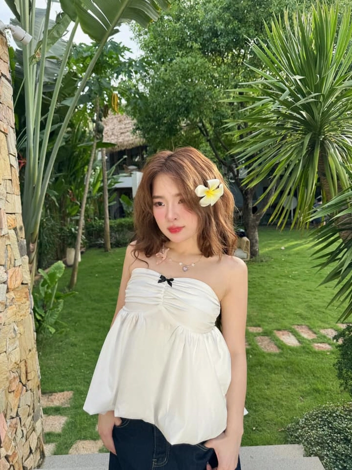 Ngọc Kem thu hút với vẻ ngoài xinh đẹp
