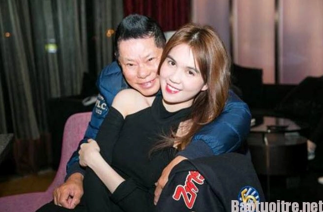 Ngọc Trinh trong trang phục dạ hội