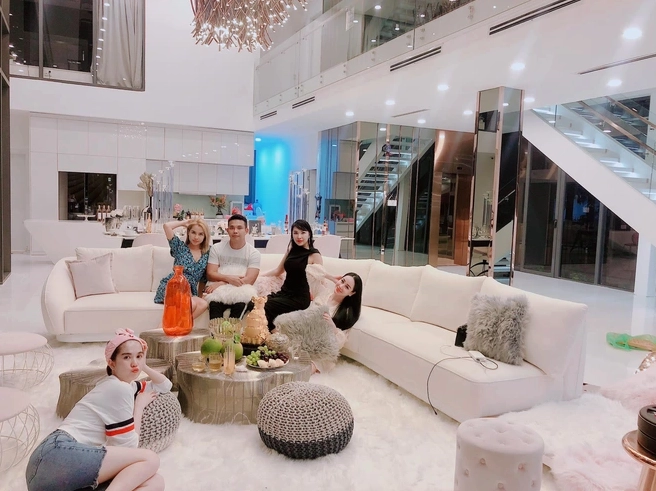 Ngọc Trinh với phong cách quyến rũ