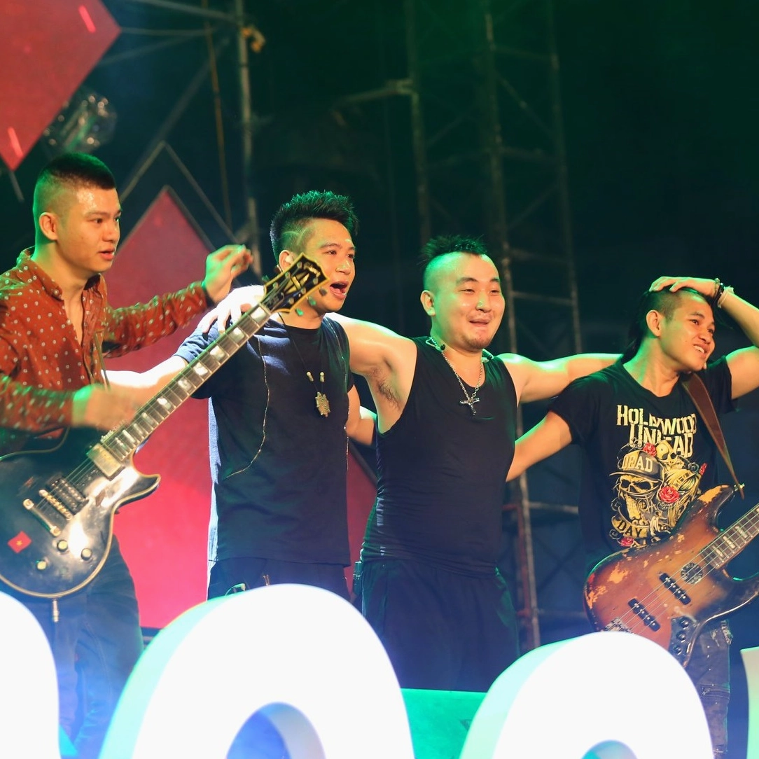 Ngũ Cung và Hồ Việt Trung