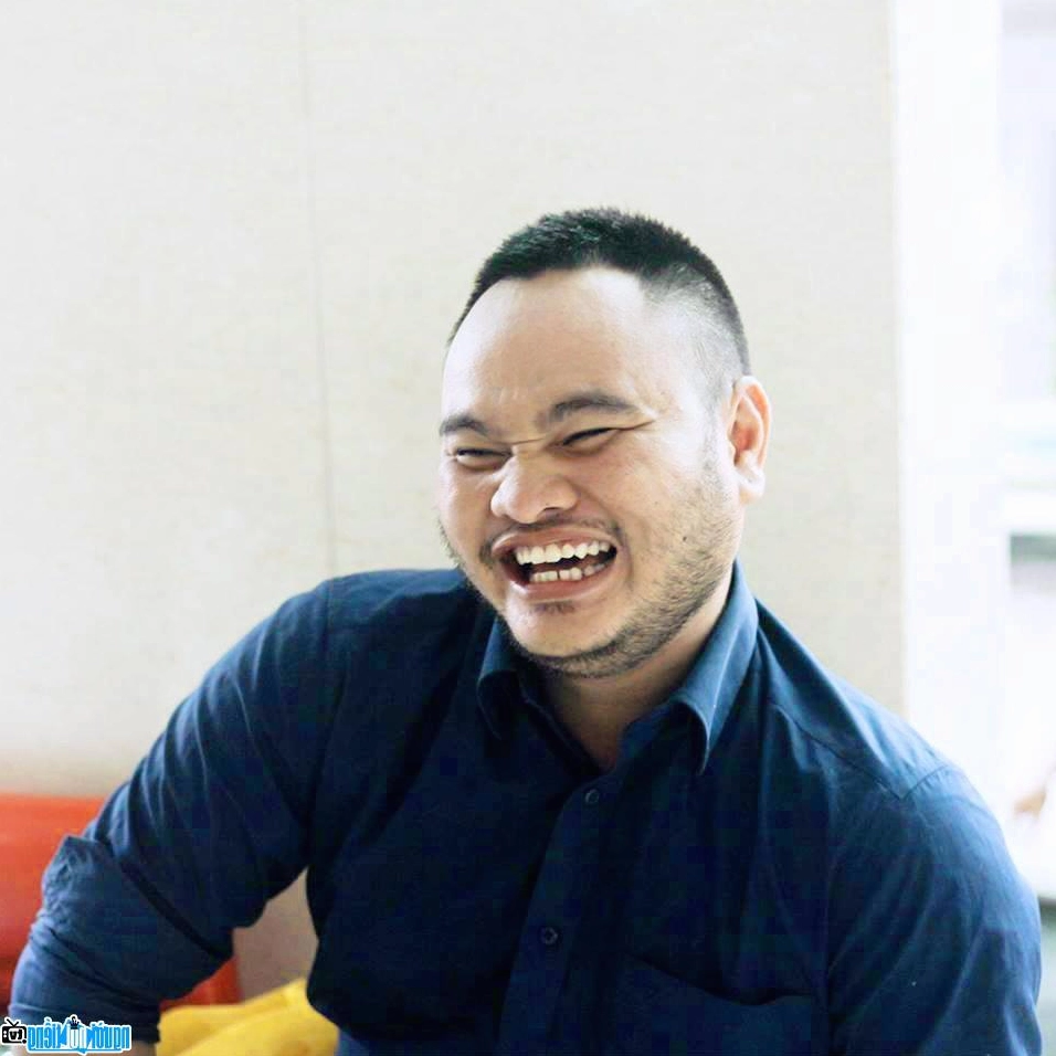 Nụ cười tít mắt của diễn viên hài Vinh Râu