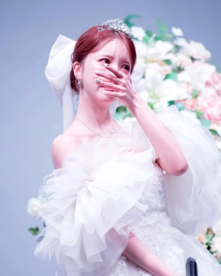 "Nữ thần quốc dân" Nhật Bản rơi nước mắt trong giây phút giải nghệ.