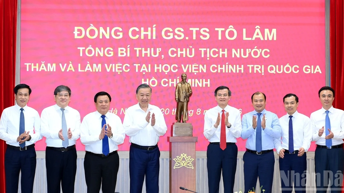 [Photo] General Secretary and President To Lam visits and works at the Ho Chi Minh National Political Academy.