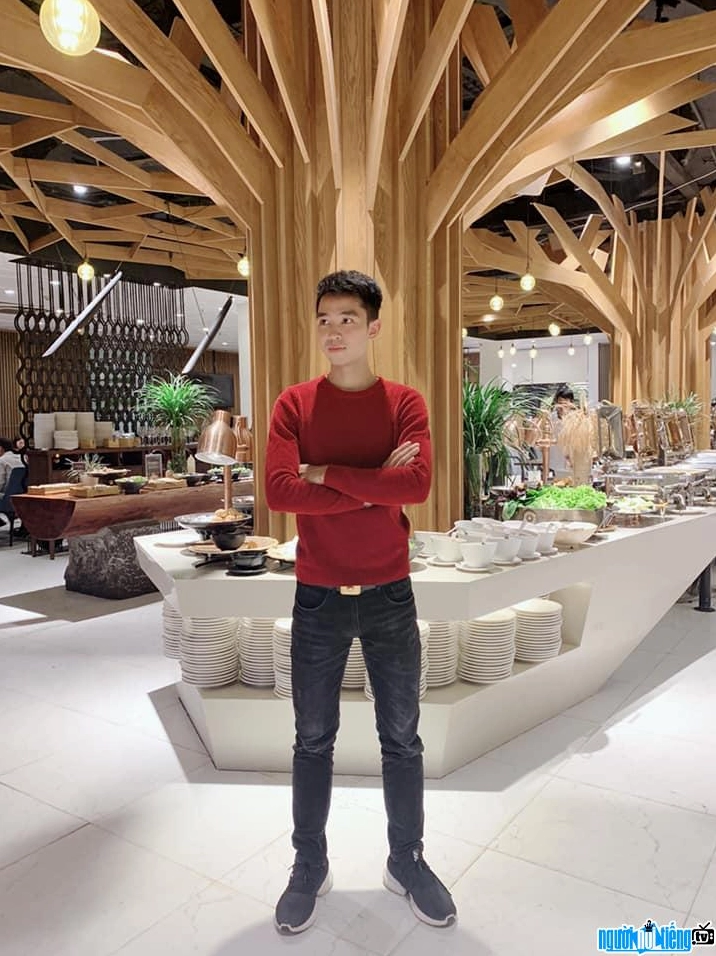 Phương Hữu Dưỡng trong nhà hàng