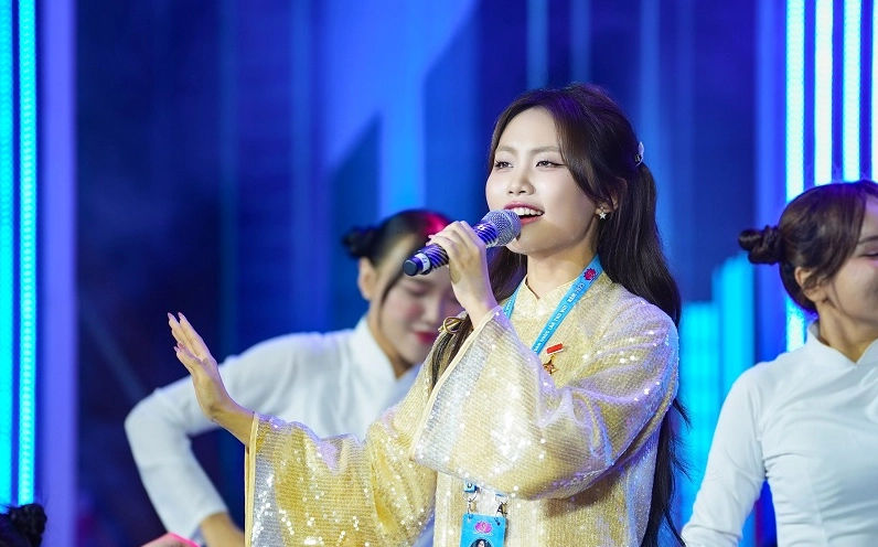 Phương Mỹ Chi với nụ cười rạng rỡ