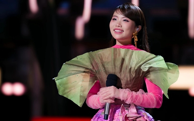 Phương Mỹ Chi với phong cách hiện đại