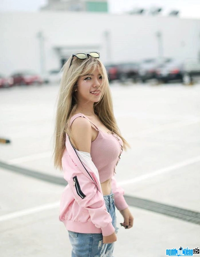 Streamer Ohsusu is known as the 3-headed girl