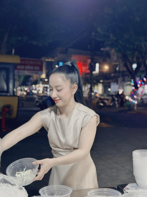 Tạ Thị Quỳnh Anh cùng các con
