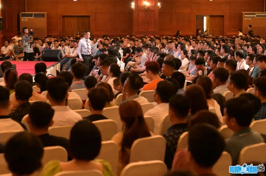 Tần Nguyễn là diễn giả truyền cảm hứng