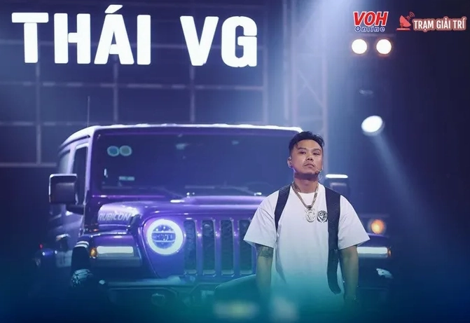 Thái VG và các thí sinh trong phòng tập