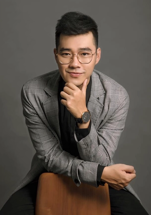 Thầy Beo U40 trong một video chia sẻ kiến thức trên TikTok