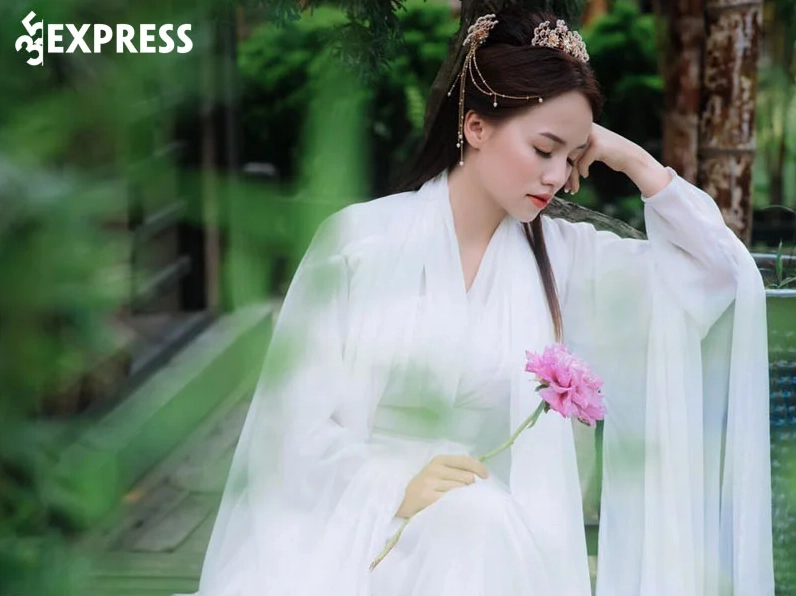 Thị Nhung Gãy TV trong một cảnh quay