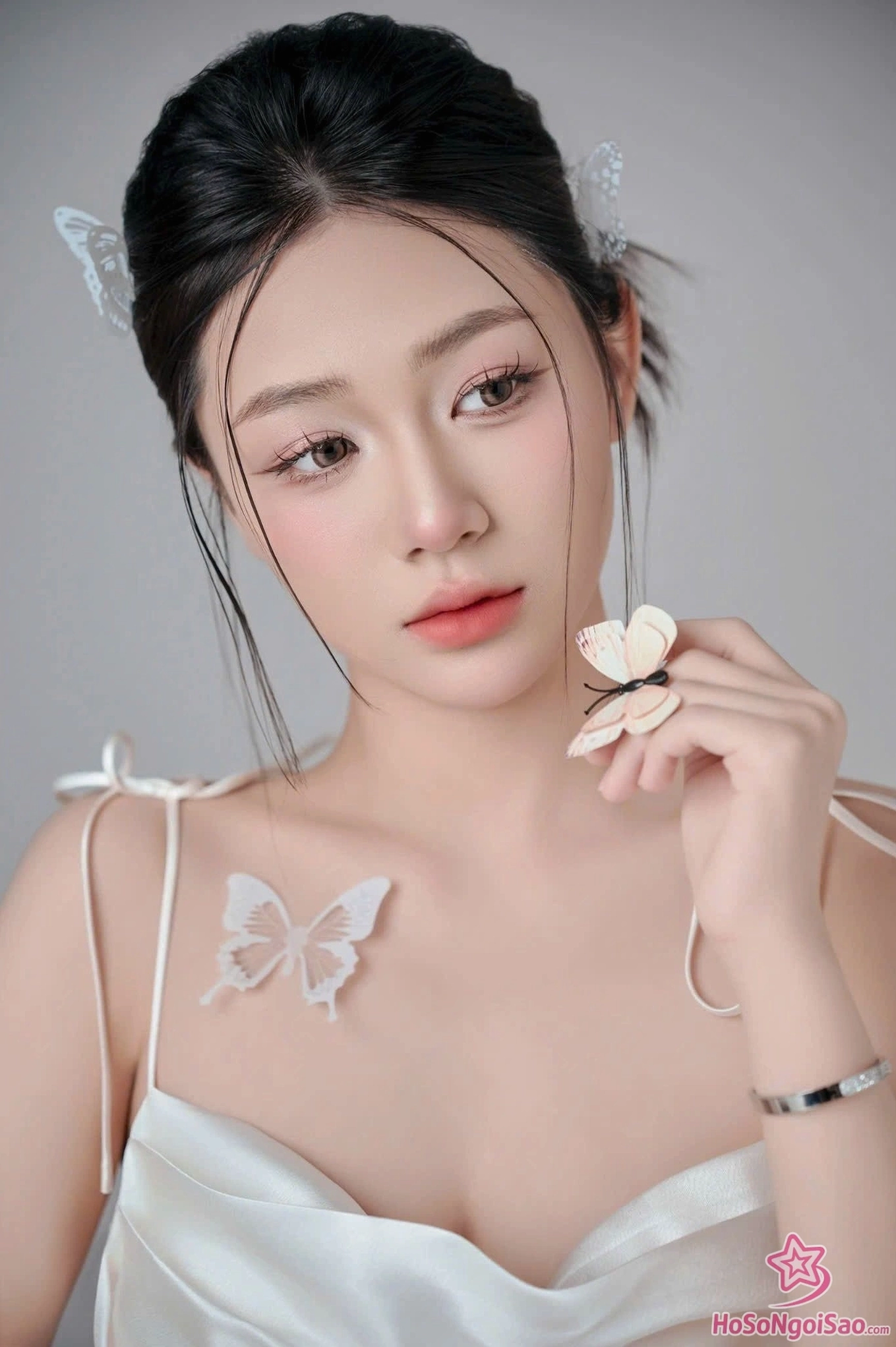 Trần Hà Linh Là Ai? Tiểu Sử, Học Vấn Của Hotgirl Ngoại Thương