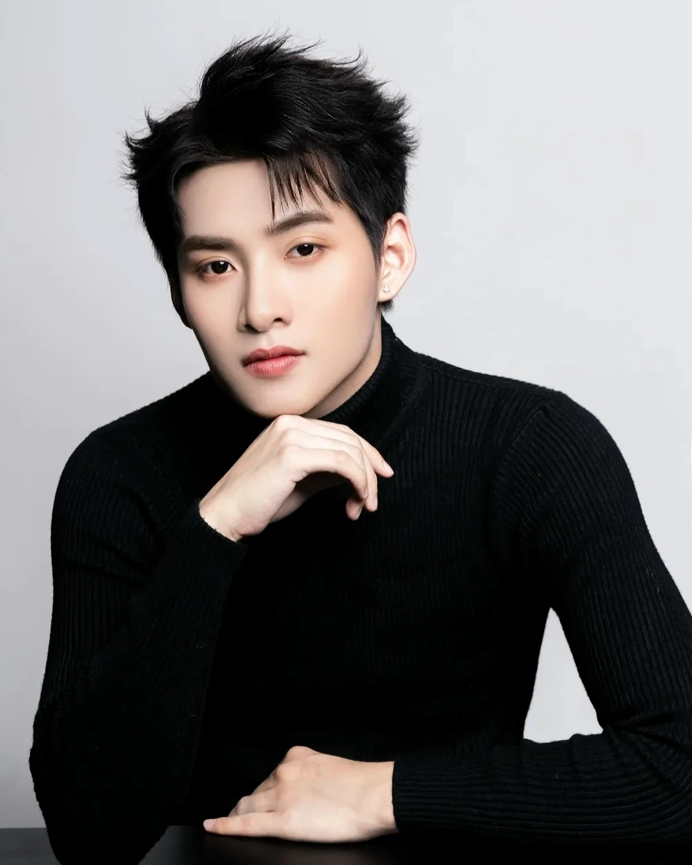 Visual điển trai như idol Kpop của Hùng Huỳnh 10/10