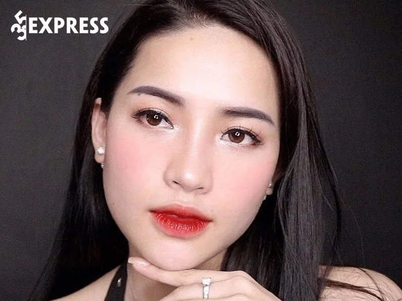 Võ Hà Linh trong không gian làm việc chuyên nghiệp