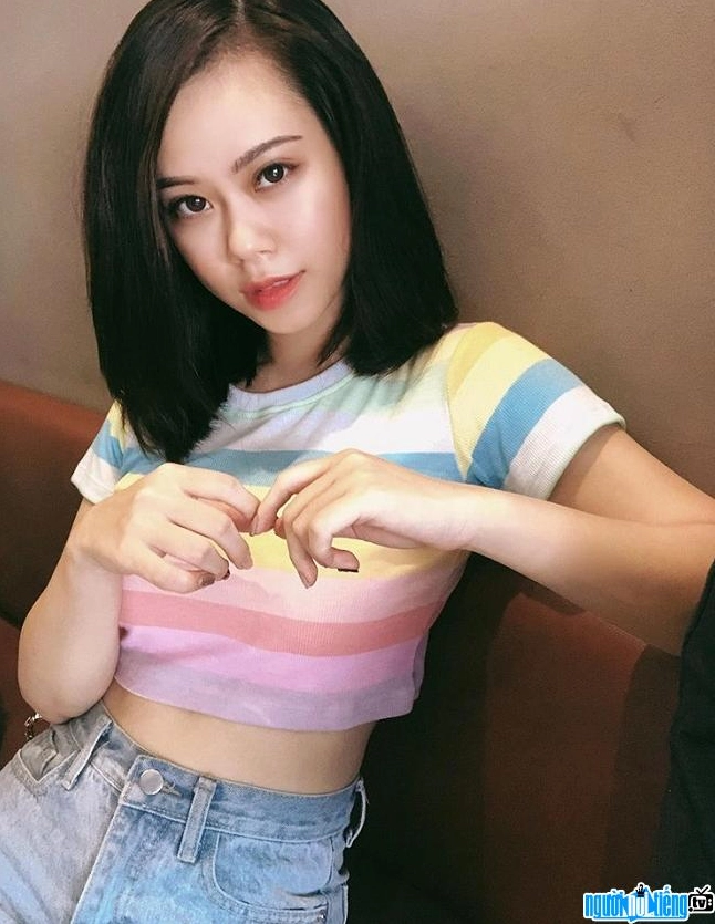 Vòng eo thon gọn của hot girl Mai Cơ