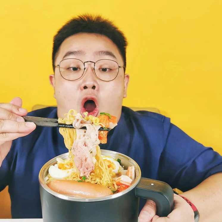 Woossi Food Blogger