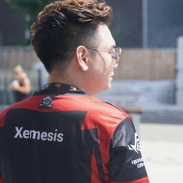 Xemesis trong trang phục team Refurn