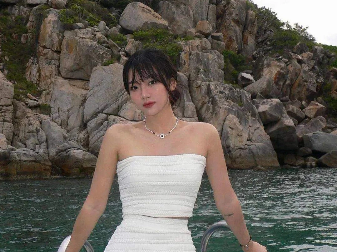 Yeollan thể hiện thần thái cuốn hút trong các bộ ảnh lookbook