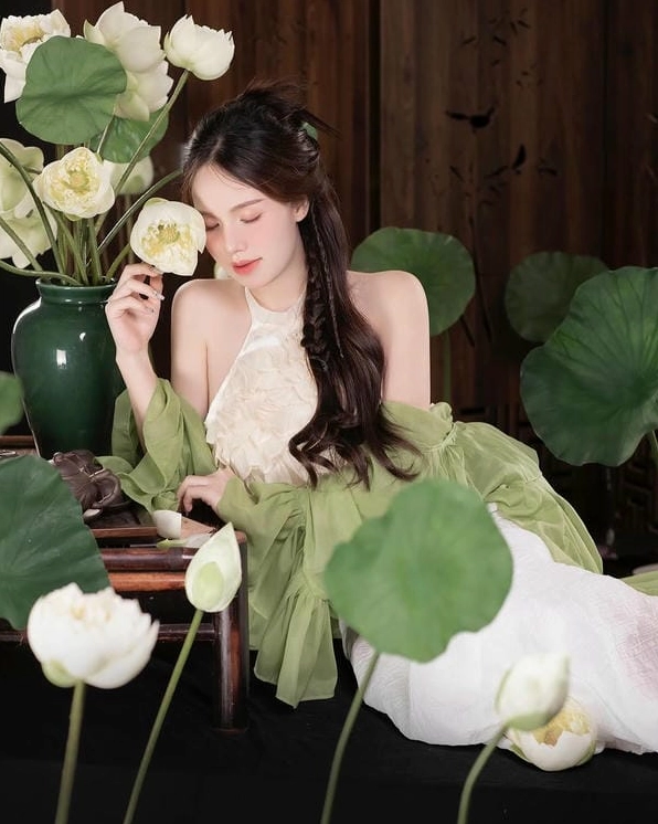 Ảnh Thị Nhung đời thường giản dị nhưng vẫn nổi bật