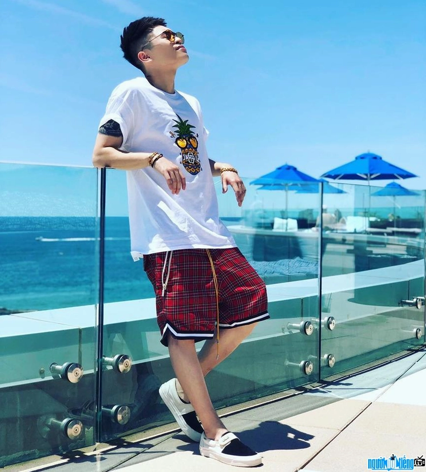 Benjamin Trần năng động cá tính