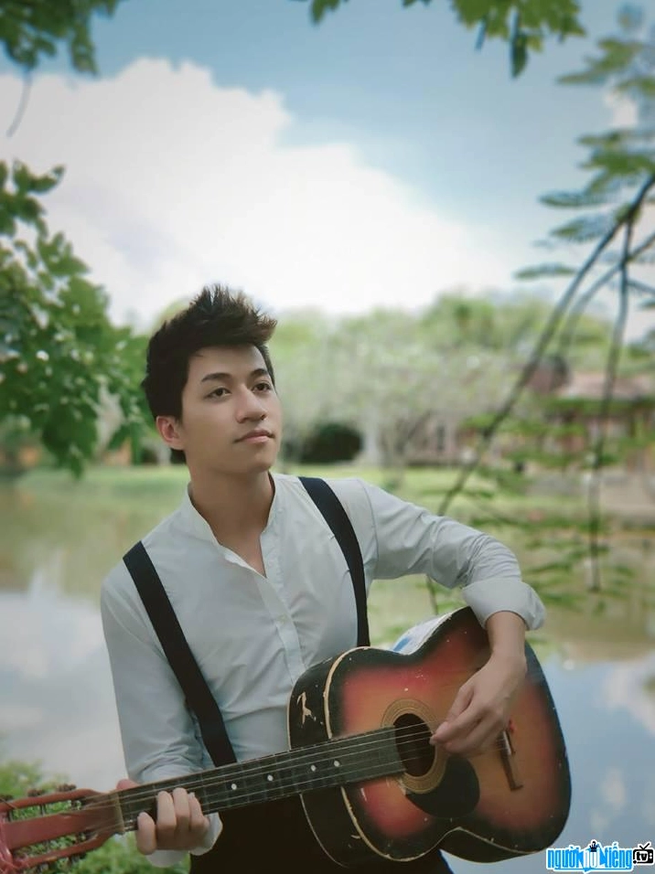 Bùi Duy Ngọc là thủ lĩnh của nhóm nhạc The Wings