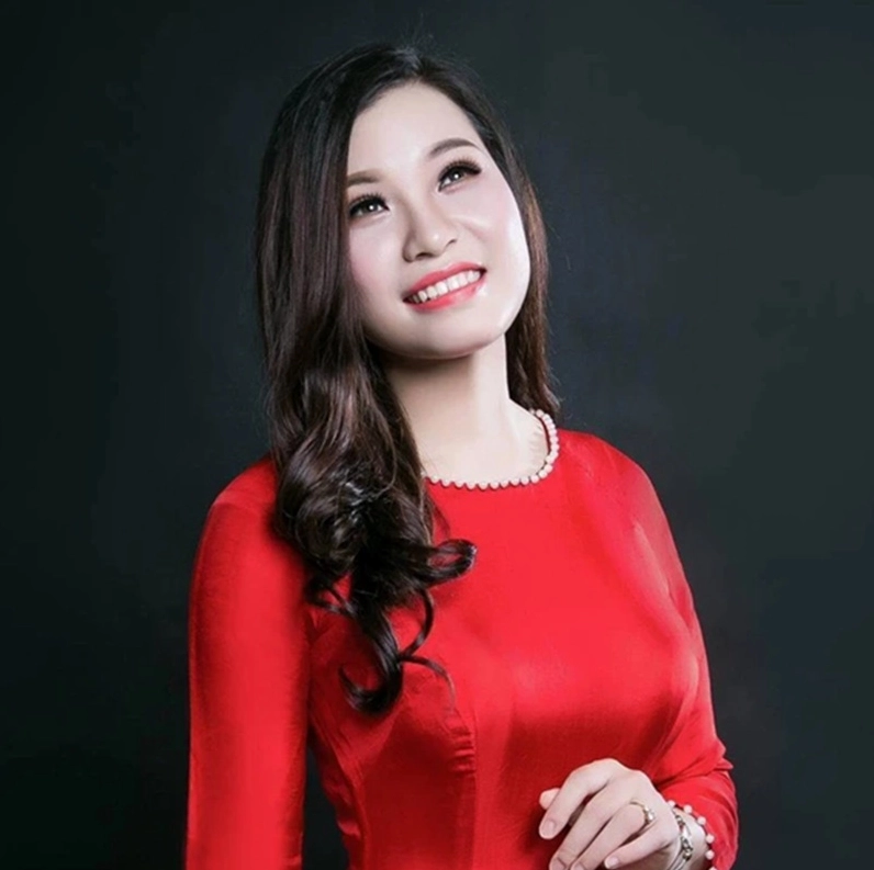 Bùi Thúy là ai?}