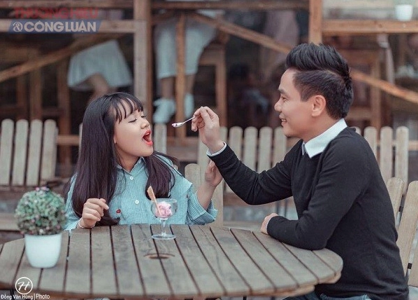 Ca sĩ Huy Cường bên cạnh con gái