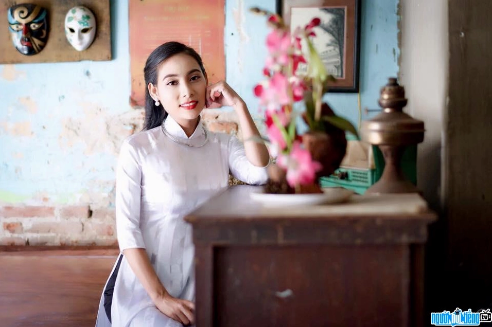 Ca sĩ Ngọc Hân nổi tiếng sau clip hát tại đám cưới người yêu cũ