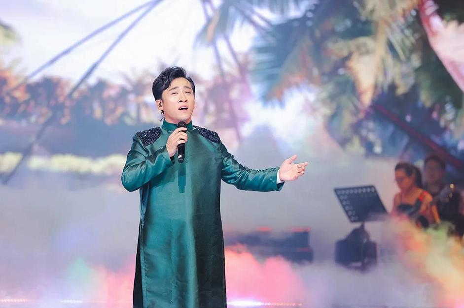Ca sĩ Quang Hào trong một buổi biểu diễn