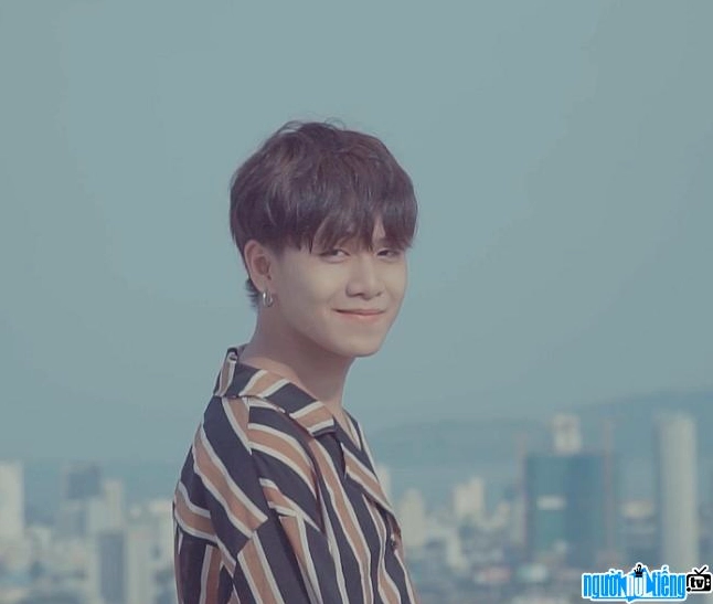 Ca sĩ Rum sở hữu giọng hát trầm ấm