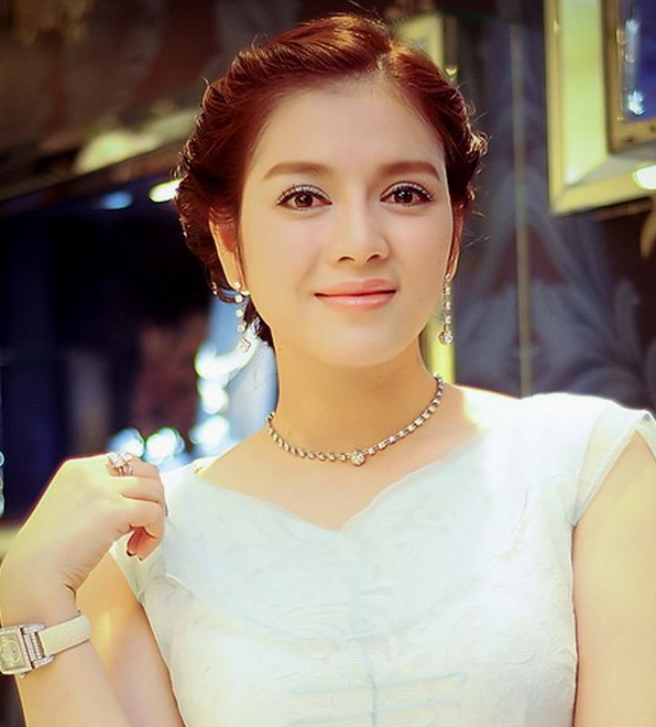 Ca sĩ Thu Hương trong một buổi biểu diễn