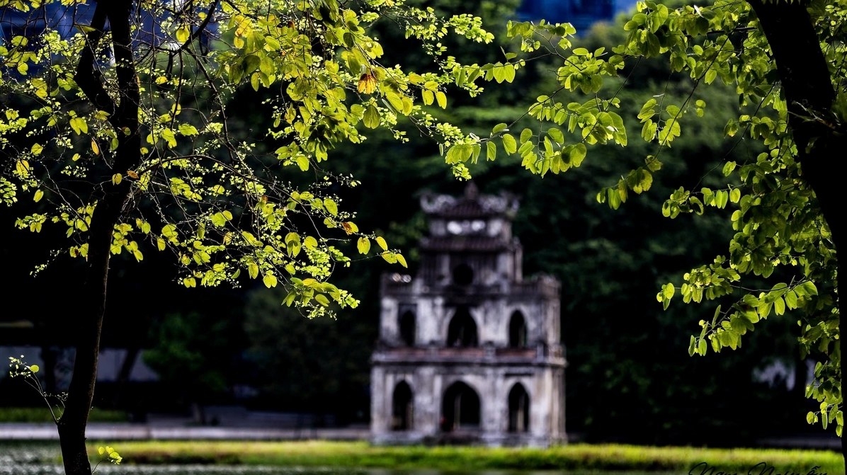 Cảnh hồ thu lãng mạn