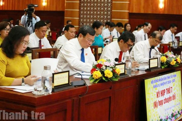 Cầu thủ trẻ đang thi đấu trên sân