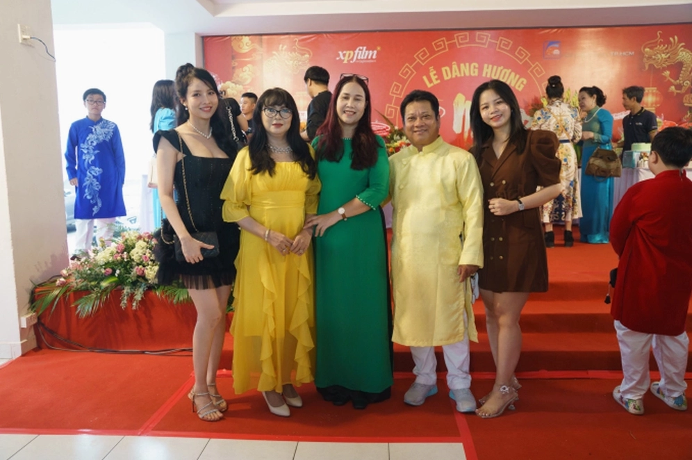 Diễn viên Lucy Như Thảo: Tôi may mắn được hưởng lộc Tổ từ khi mới vào nghề - Ảnh 2.