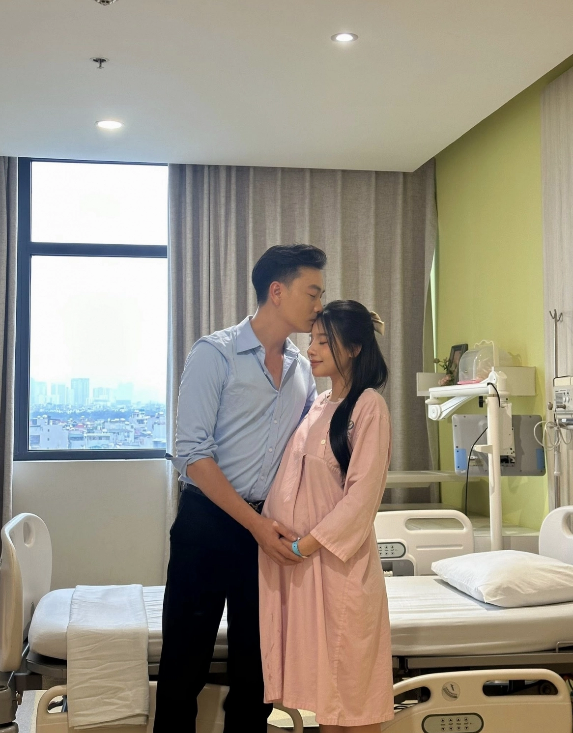 Diễn viên Trọng Lân đón con trai đầu lòng