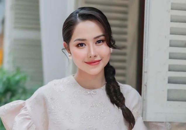 Diễn viên Tường Vi trong một cảnh quay phim