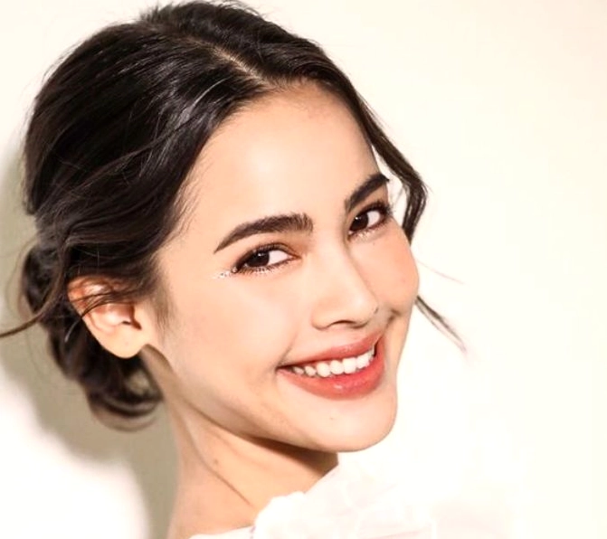 Diễn viên Yaya Urassaya và bạn diễn Mark Prin