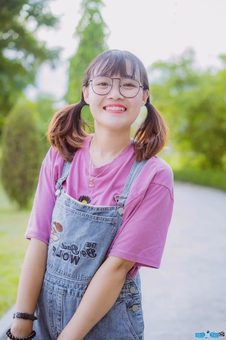 Hà Sam thực hiện thử thách trong video