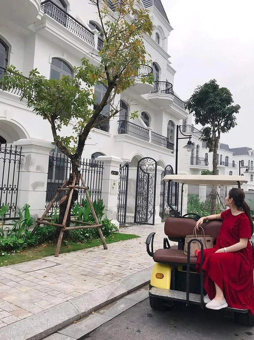 Hằng Túi cùng các con