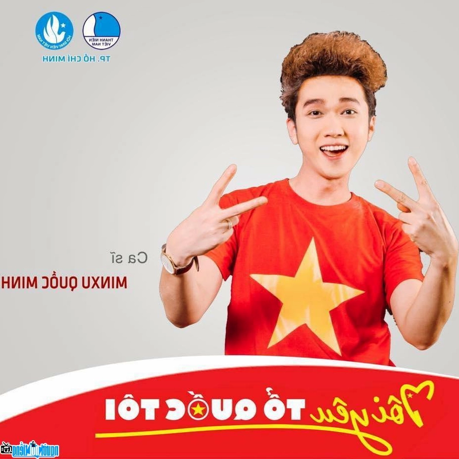 Hình ảnh ca sĩ Minh Xù trong album Tôi Yêu Tổ Quốc Tôi
