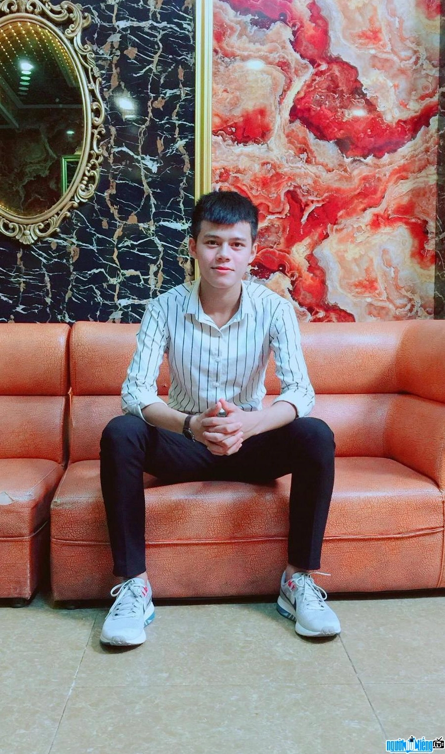 Hình ảnh ca sĩ Thái Học điển trai chuẩn soái ca
