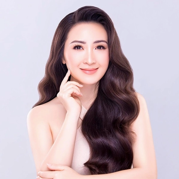 Hình ảnh đẹp của diễn viên Khánh Huyền.