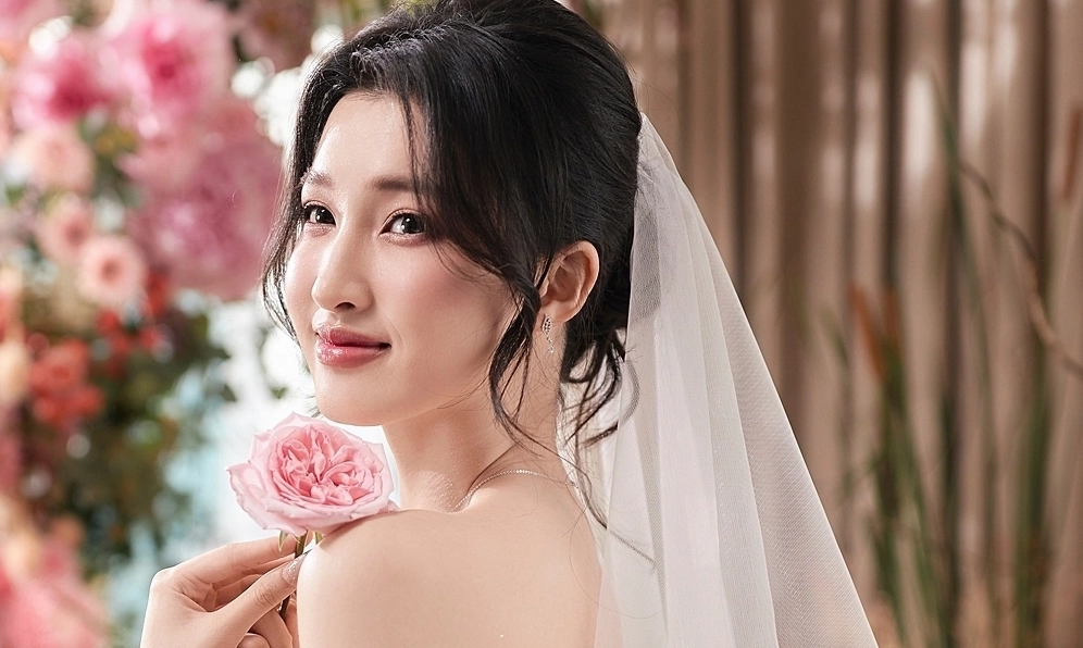 Hình ảnh minh họa nghệ sĩ biểu diễn trên sân khấu