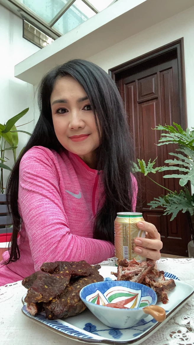 Hình ảnh NSND Thu Hà trong một chương trình
